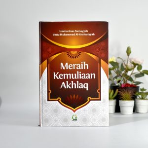 Buku Meraih Kemuliaan Akhlaq Ummu Anas Sumayyah