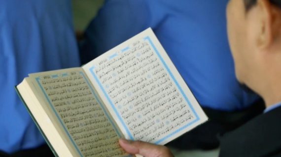 Keutamaan Membaca Al Quran dalam Hadits Rasulullah